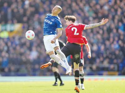 Everton boost survival hopes with win over woeful Man United
