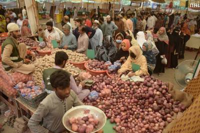 Admin inspects sale, availability of quality food items at Ramazan bazaars
