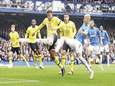 Richarlison nets winner as desperate Everton beat Chelsea