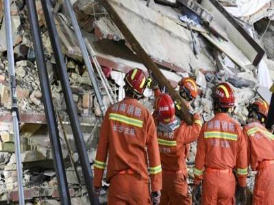 Eigth survivor recovered from China building collapse site as rescue hopes dim