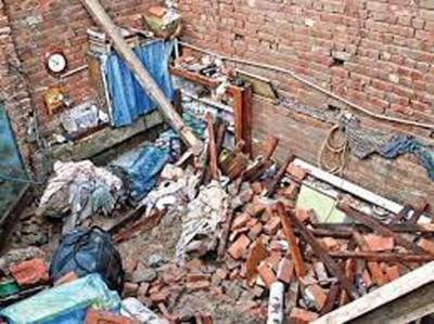 Five killed, four injured in roof collapse