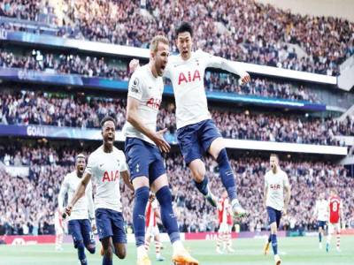 Kane double fires Tottenham to vital win over Arsenal