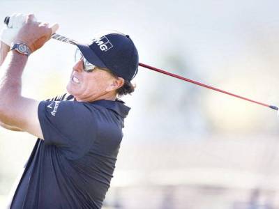 Reigning champ Mickelson withdraws from PGA Championship