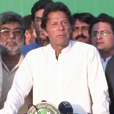 Let PML-N stay in power, people will curse them: Imran