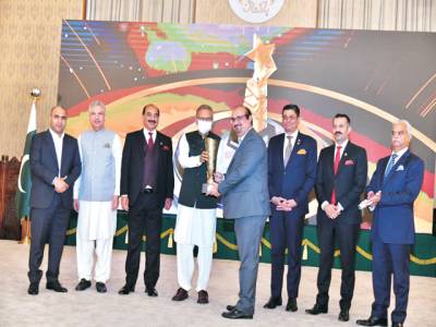 President of Pakistan awards ICCI Healthcare Excellence Award to Akbar Niazi Hospital