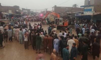 13 die, 5 injured in bus-truck accident near Rahim Yar Khan