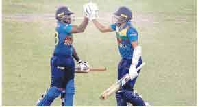 Sri Lanka win thriller to reach Super 4