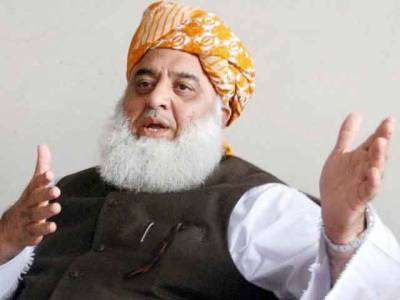 Fazl accuses Imran Khan of bringing about economic crisis in country