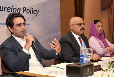 Industries minister directs EDB to form unremitting solar policy within 3 months